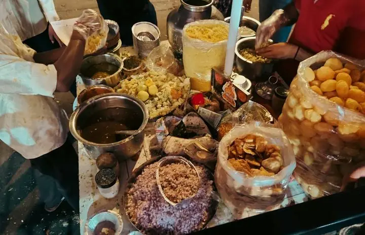 Chaat being assembled at a street stall